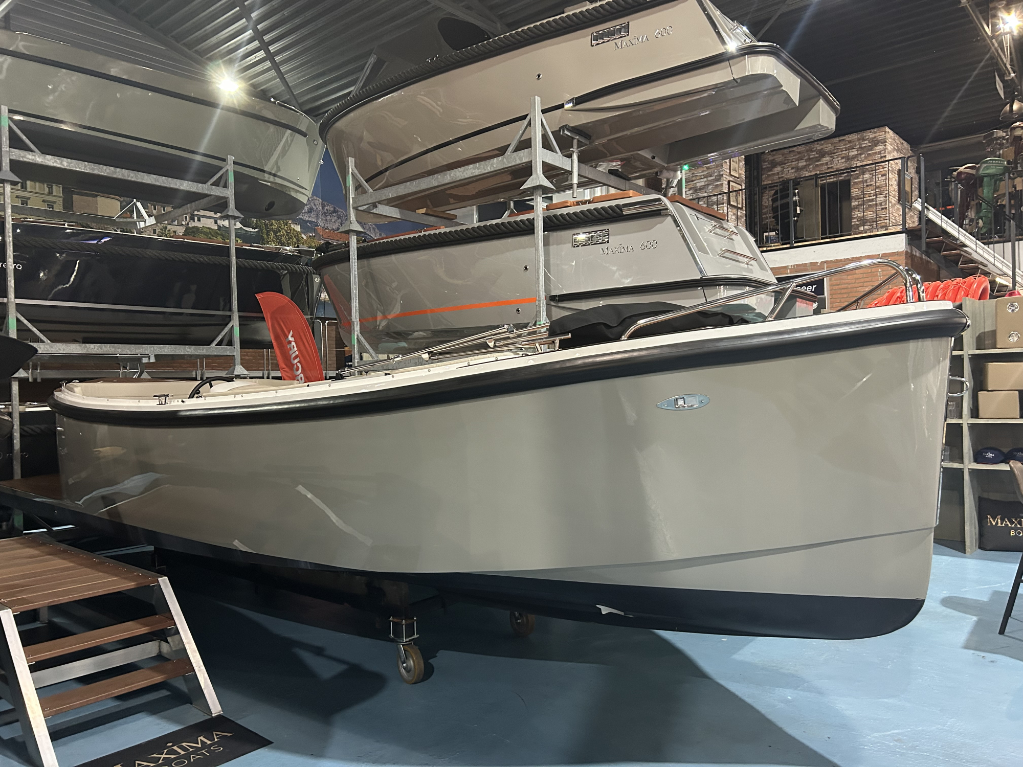 Maxima Boats 750 Flying Lounge RAL 7030 op voorraad — foto 4 van 9