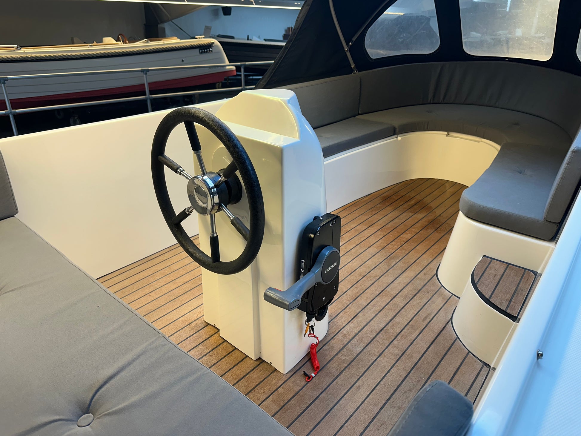 Lago Amore 510 inclusief Suzuki 9.9 buitenboordmotor — foto 8 van 12