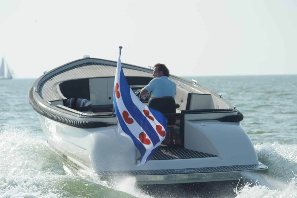 Waterspoor 777 Aviator | Luxe diesel/hybride tender | Vanaf €79.950,- — foto 5 van 11