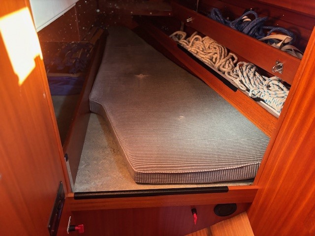 Hallberg-Rassy 31 — foto 48 van 65