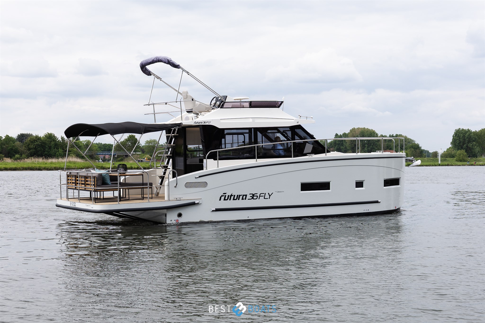 Cobra Yachts Futura 36 Premium Fly — foto 3 van 9