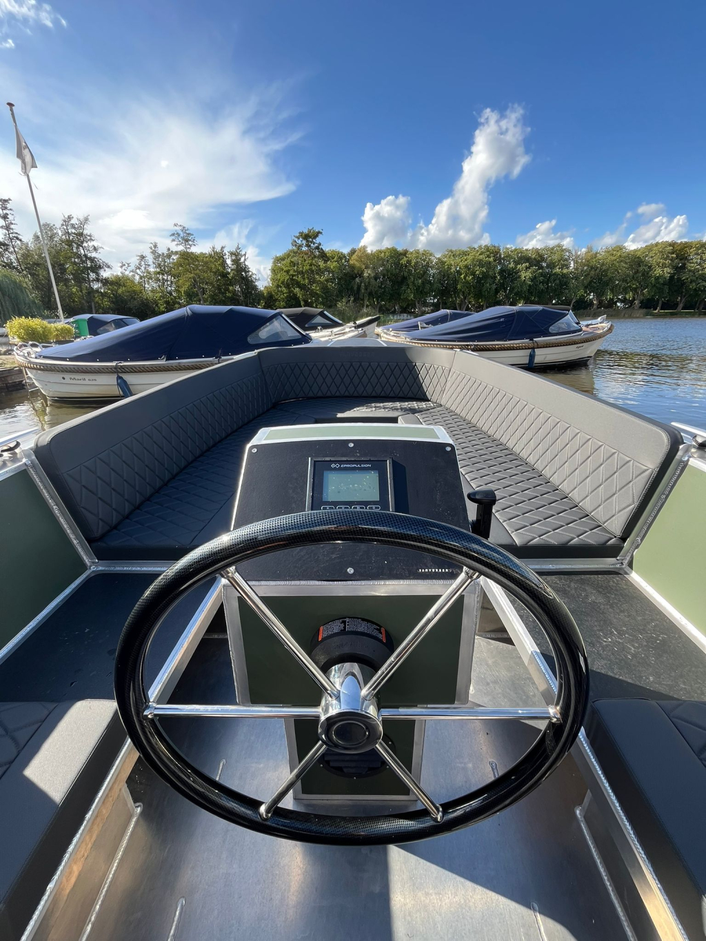 Van Vossen 650 plugin E tender aluminium elektrisch — foto 5 van 16