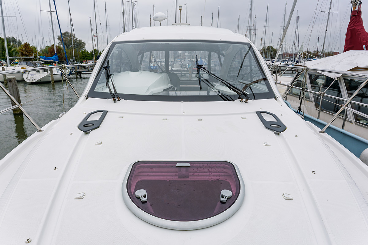 Goed onderhouden sportieve motorboot — foto 31 van 55