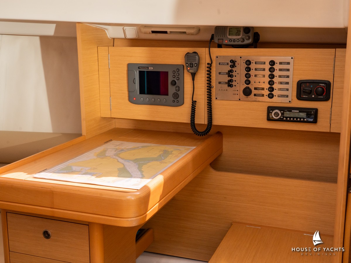 Beneteau First 34.7 — foto 7 van 12