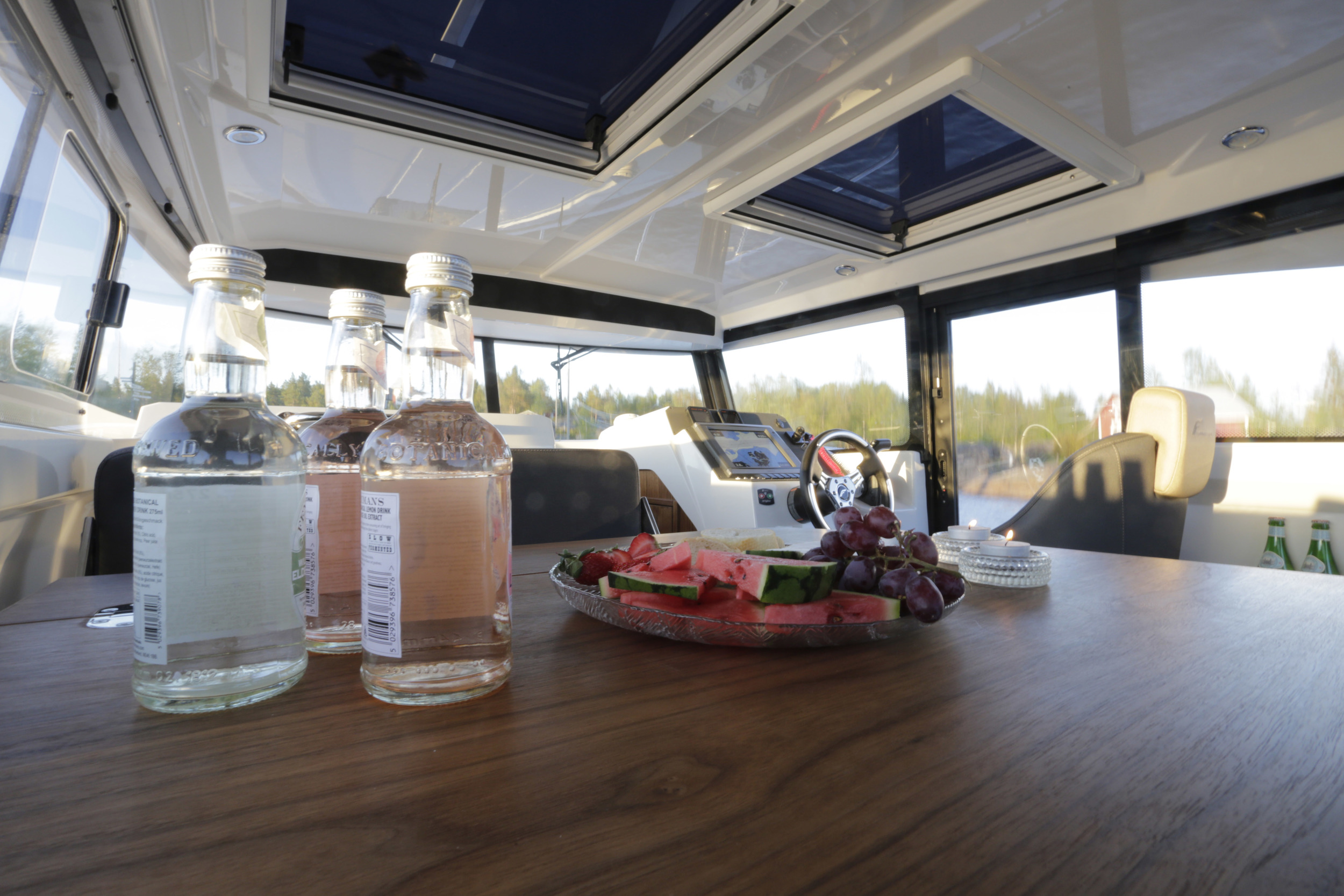 Finnmaster pilot 8 met 2x 200 pk Yamaha motoren  — foto 24 van 45