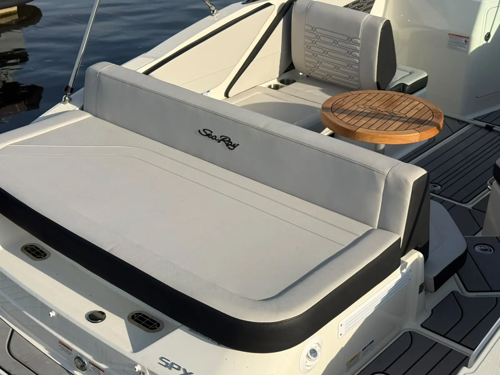 Sea Ray SPX 210 (New Model / 2026) — foto 15 van 31
