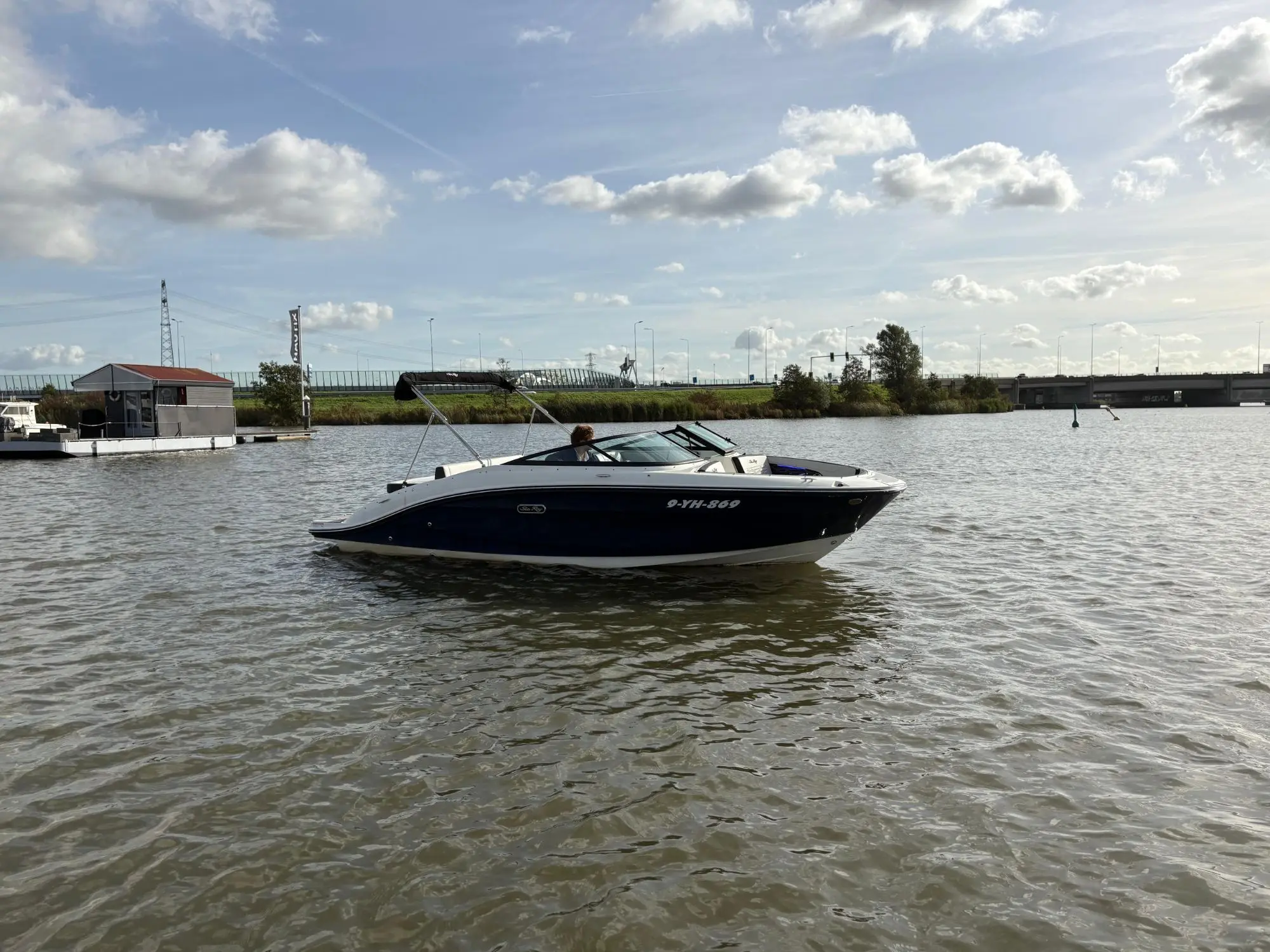 Sea Ray SPX 210 (New Model / 2026) — foto 4 van 31
