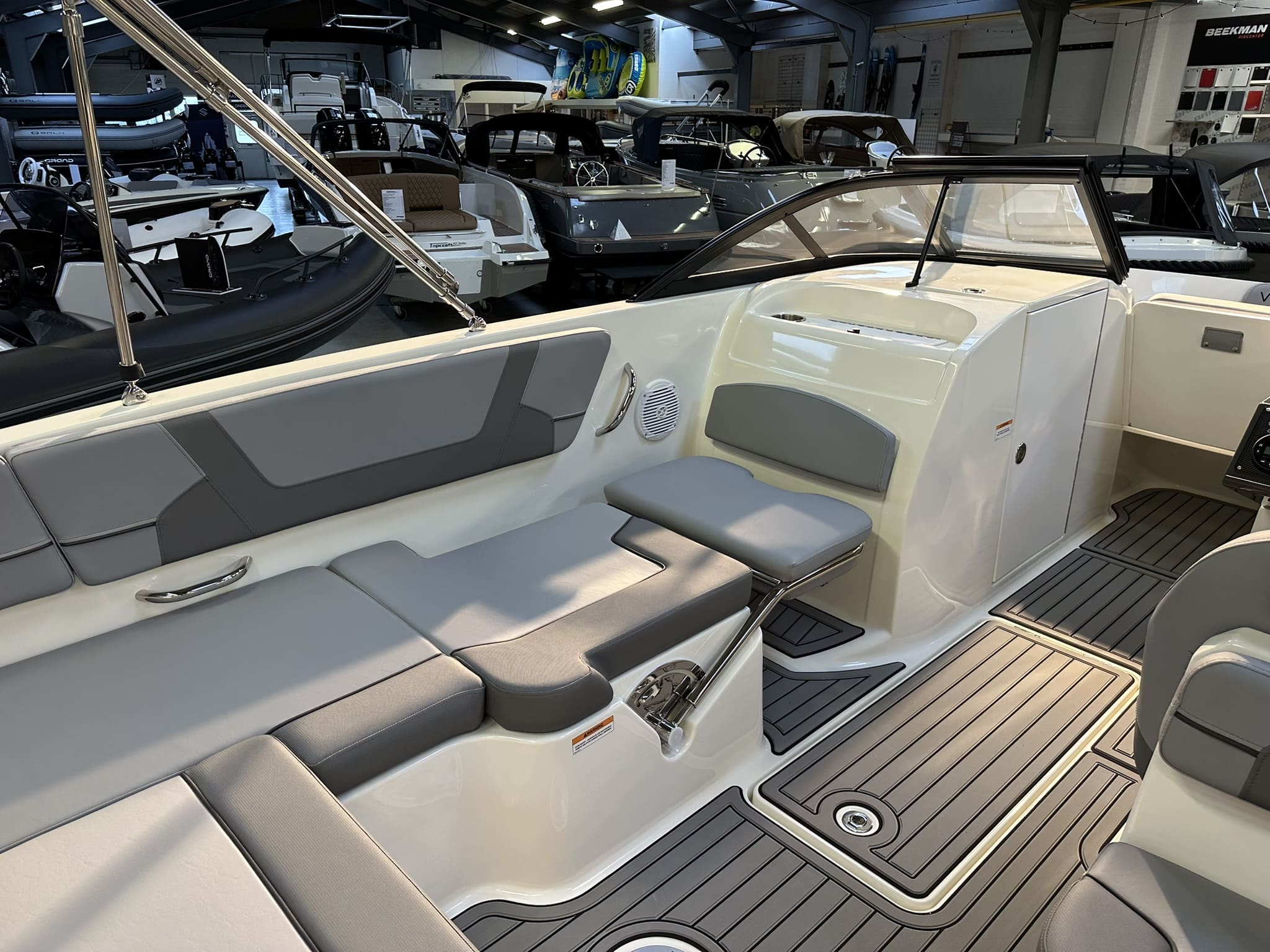 Bayliner VR6 Bowrider — foto 13 van 29