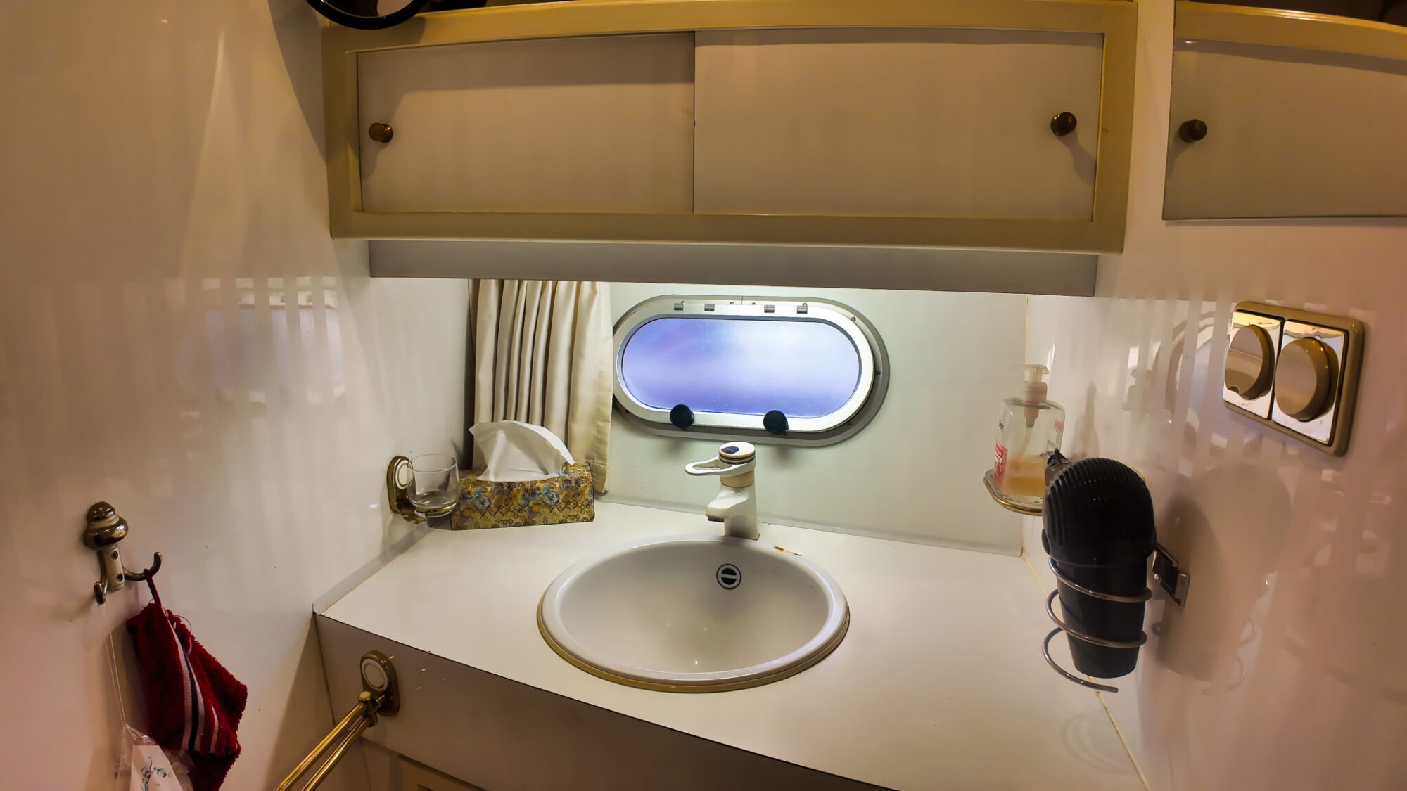 Neptunus 138 / 46 Flybridge Sedan — foto 20 van 32