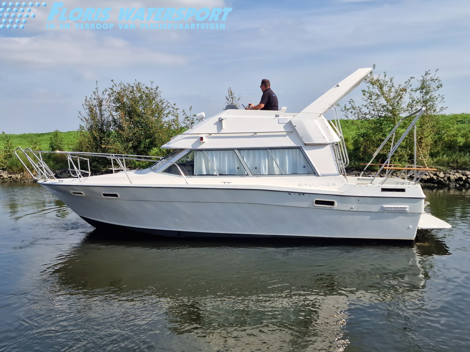Bayliner 2858 Fly — foto 4 van 18
