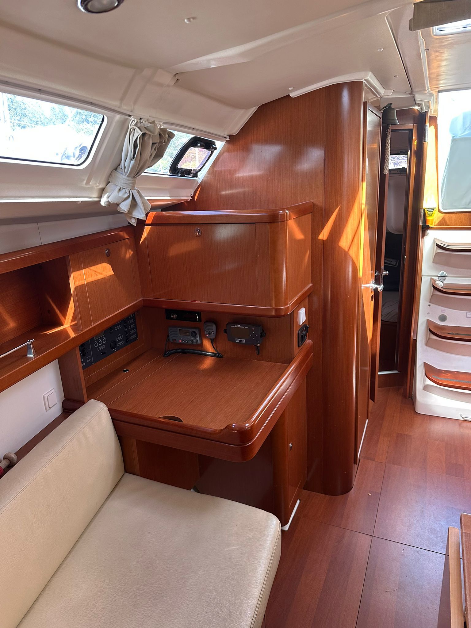 Beneteau Oceanis 37 — foto 5 van 36
