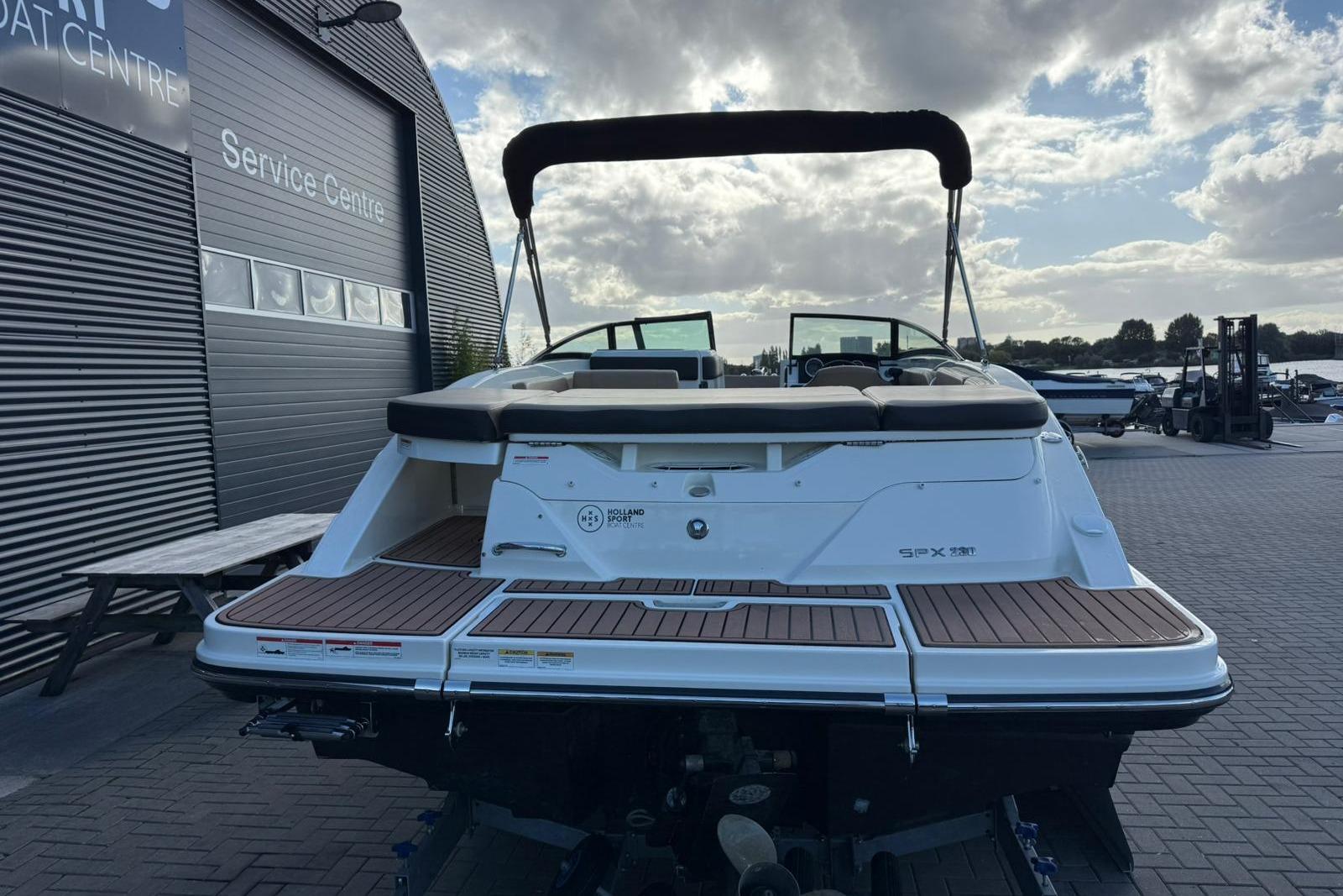 Sea Ray SPX 230 — foto 3 van 47