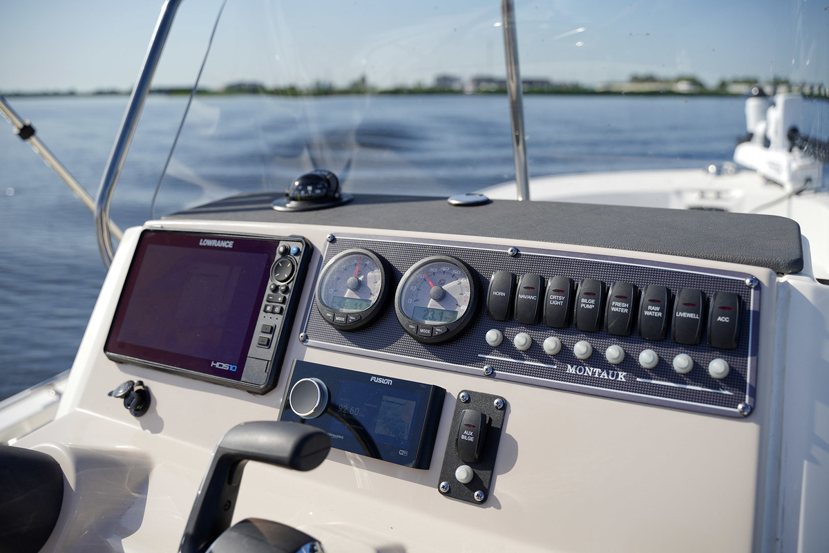 Boston Whaler 210 Montauk — foto 41 van 50