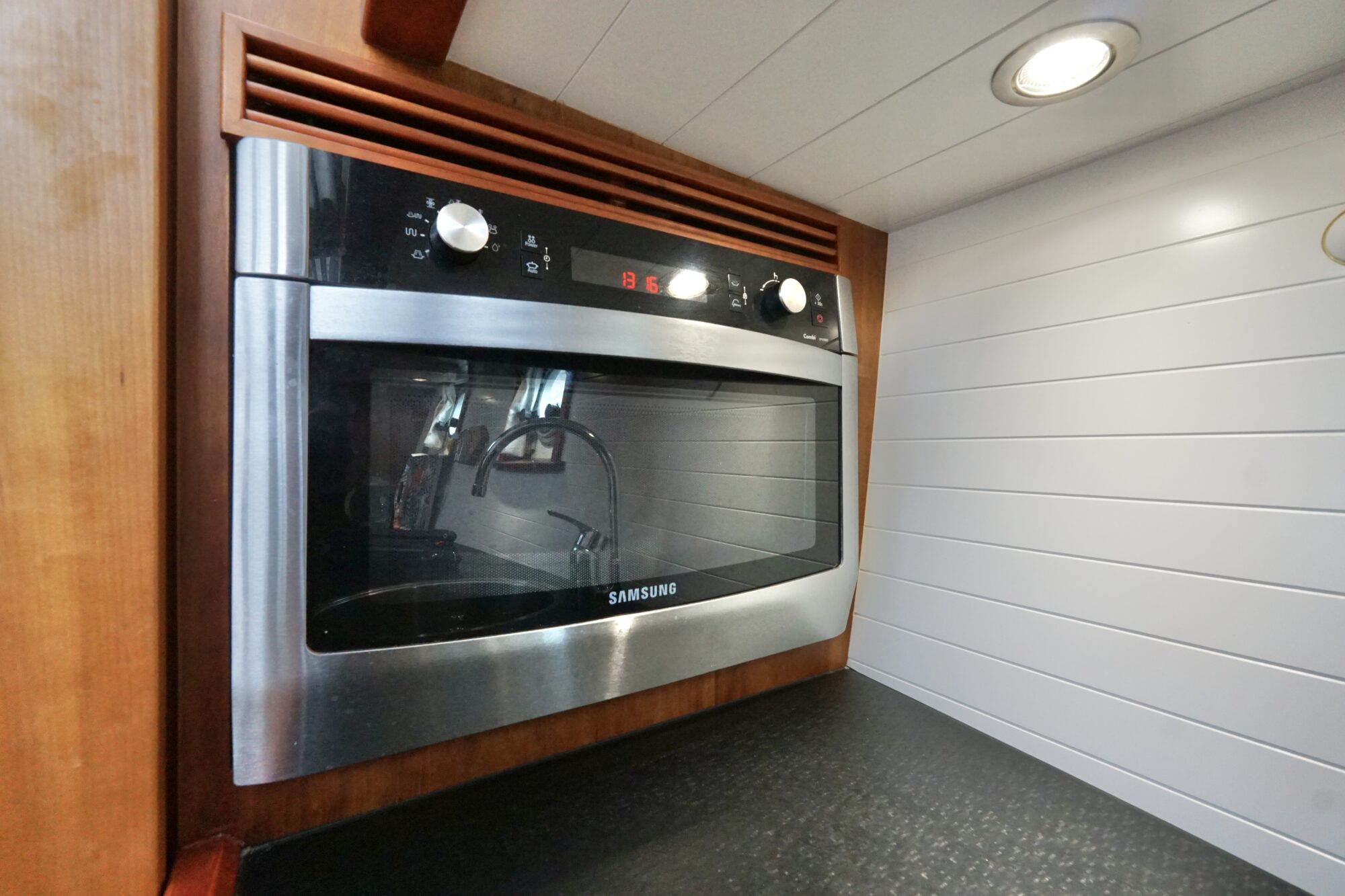 Serious Yachts Gently Low Bridge 45 Sedan — foto 28 van 74