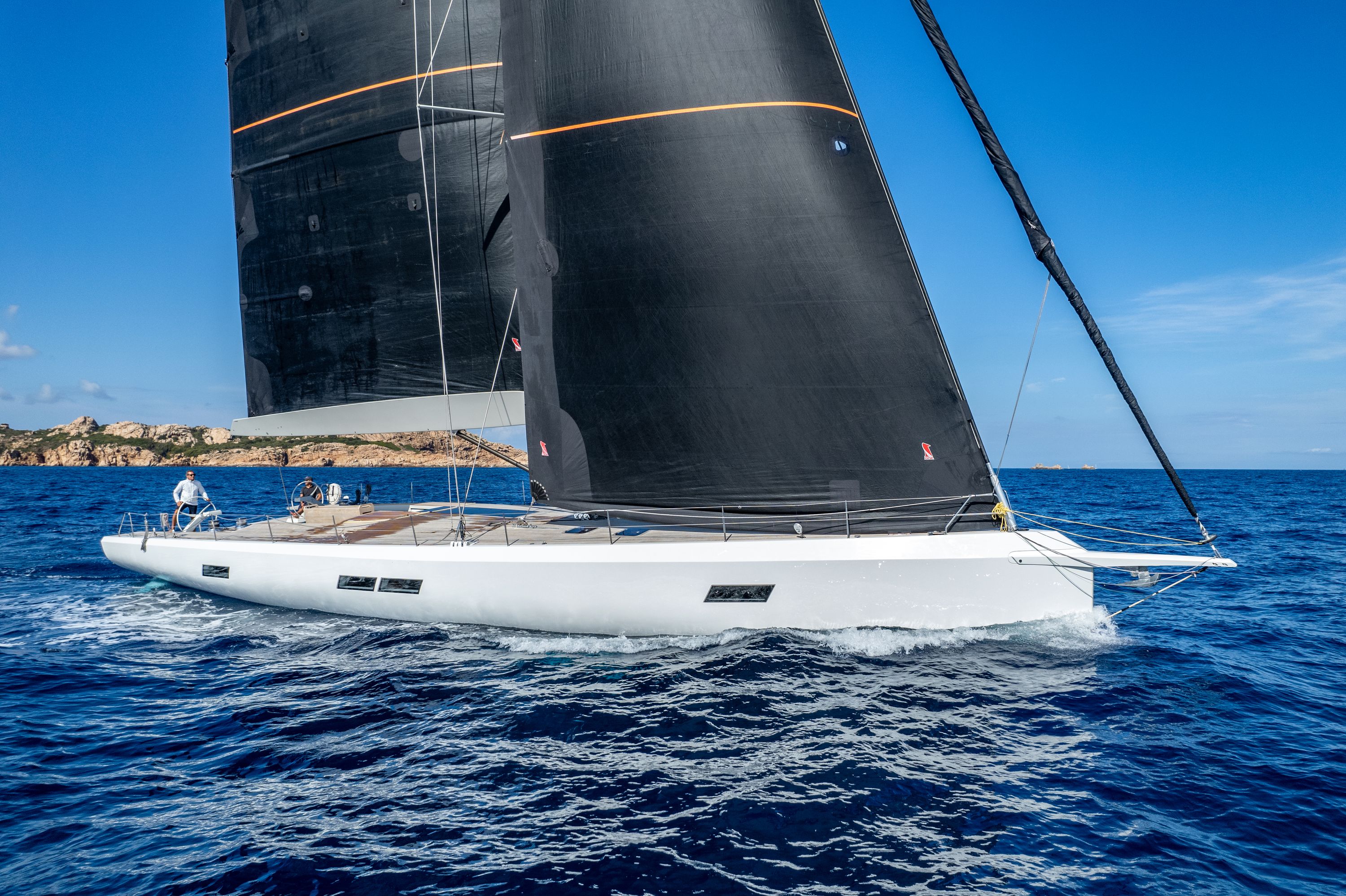 Maxi Dolphin 75 - "by Mills Design"