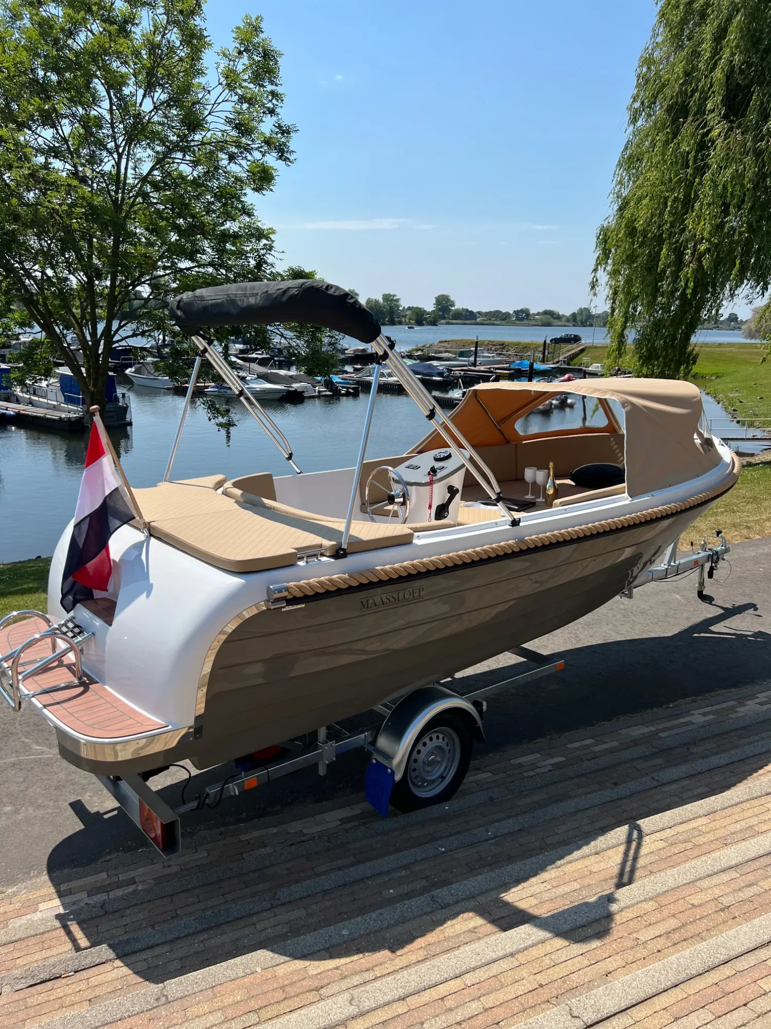 Maassloep 570 Honda 20pk nieuw kleur taup — foto 6 van 14