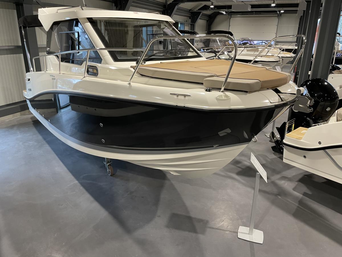 Quicksilver 675 Weekend