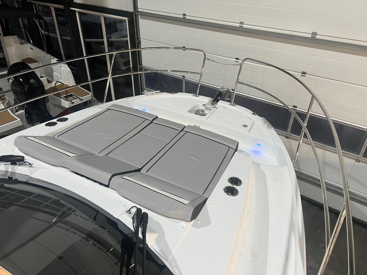 Jeanneau Merry Fisher 895 serie 2. Dit schip is aanwezig op de Yamaha stand van hiswa te water 2026. — foto 27 van 48