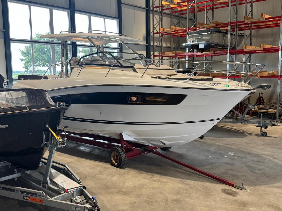 Jeanneau Cap Camarat 10.5 WA S2 op voorraad. Dit schip is aanwezig op de yamaha stand van hiswa te water 2026. — foto 8 van 35