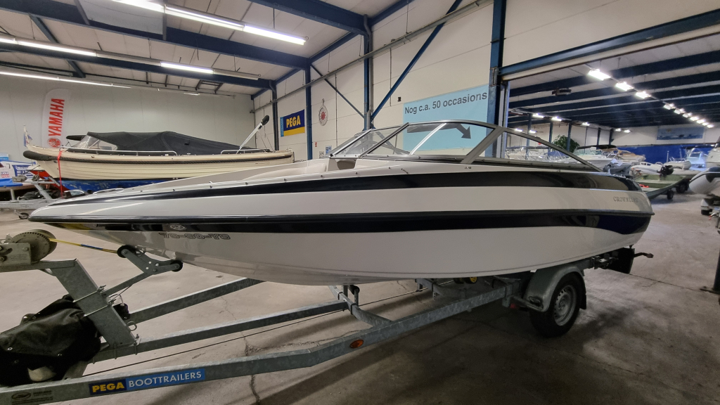 Crownline 18 ss met MerCruiser 3.0 inboard en Pega trailer — foto 4 van 10