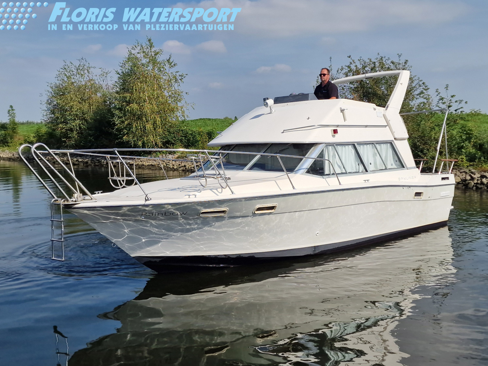 Bayliner 2858 Fly — foto 1 van 18