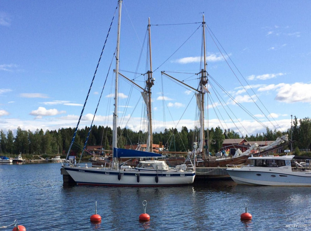 Hallberg rassy42E