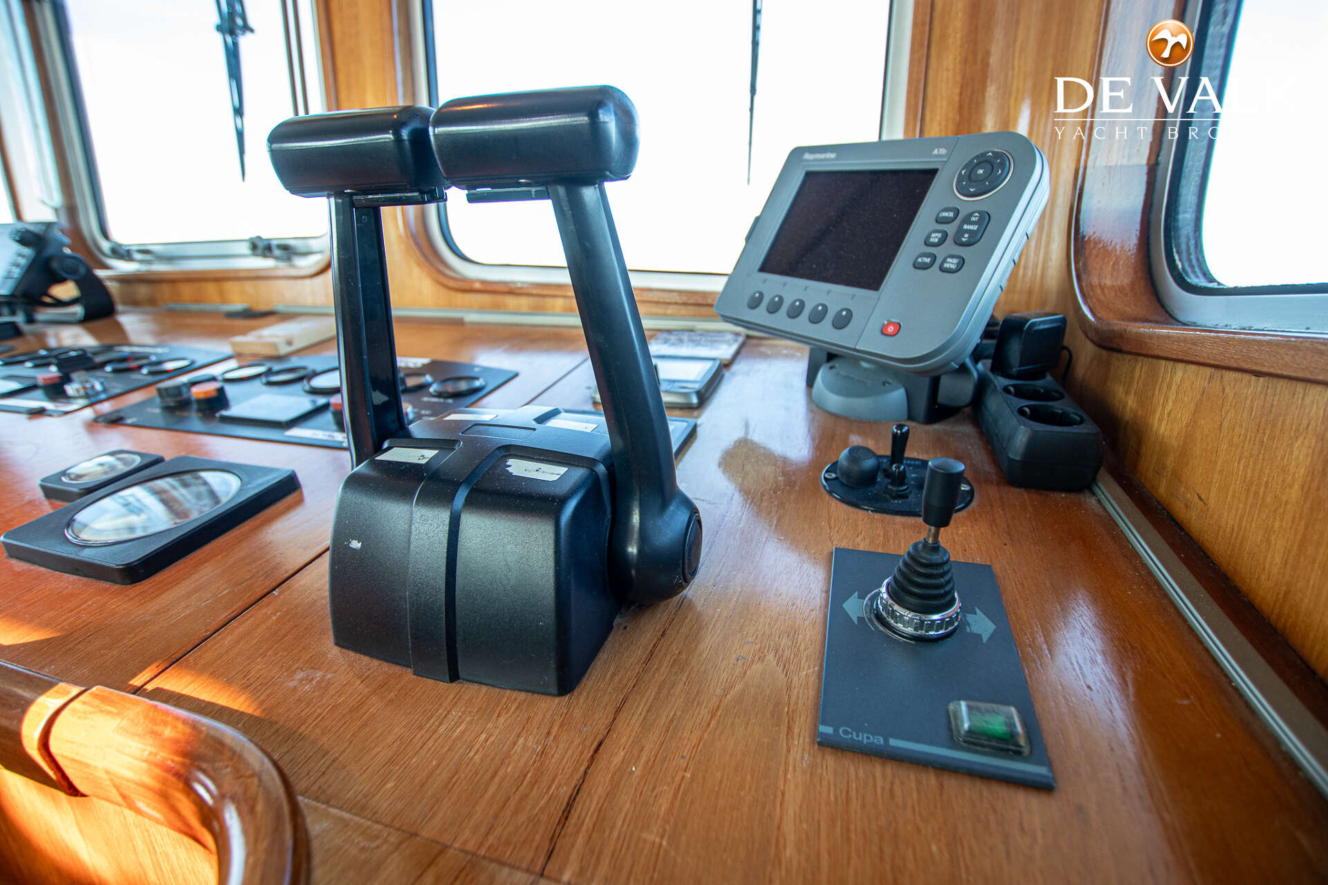 Custom Built Live Aboard 1800 — foto 27 van 45