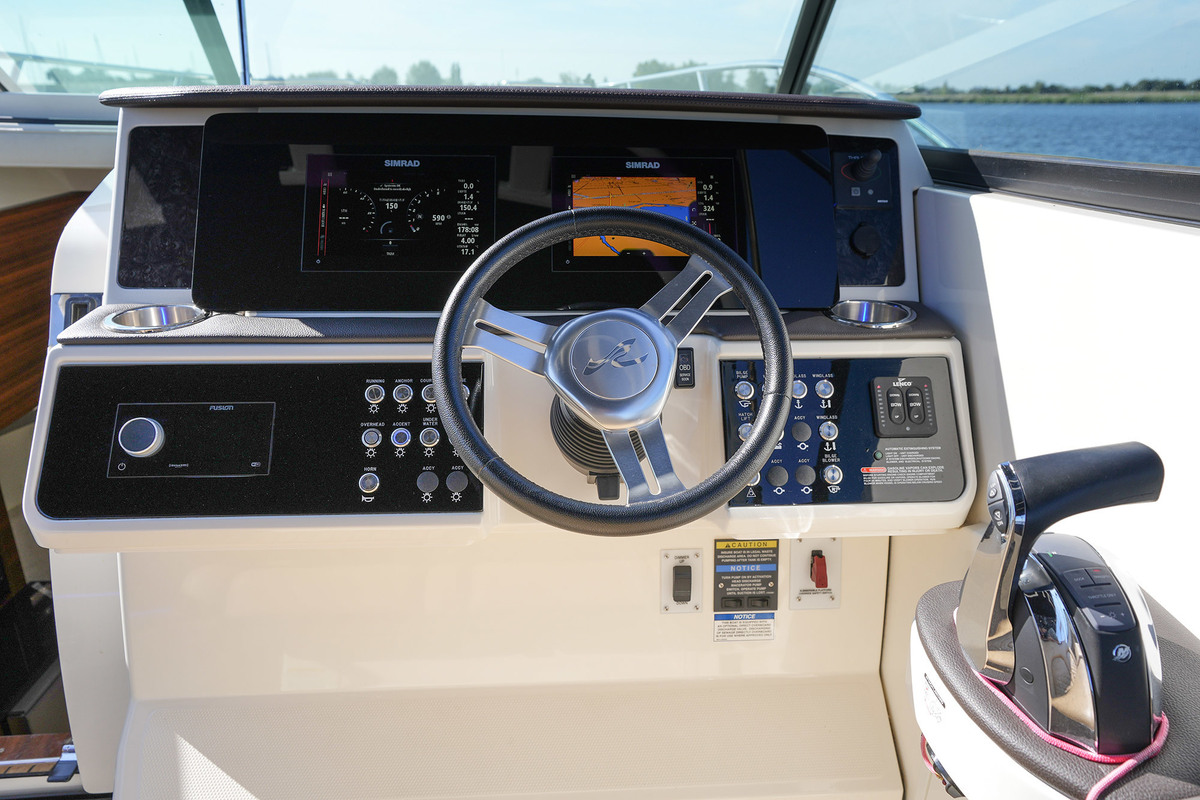 Sea Ray Sundancer 290 — foto 25 van 76