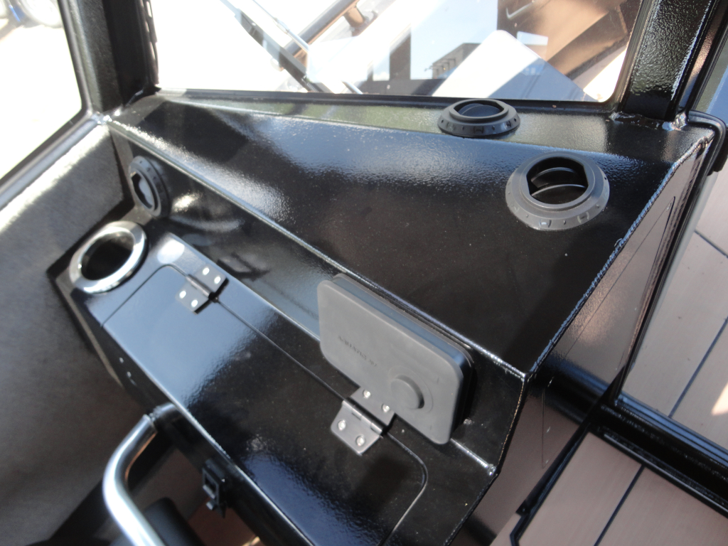 UMS 700 HT boat Cabin Cruiser NET BINNEN Full options  — foto 3 van 32