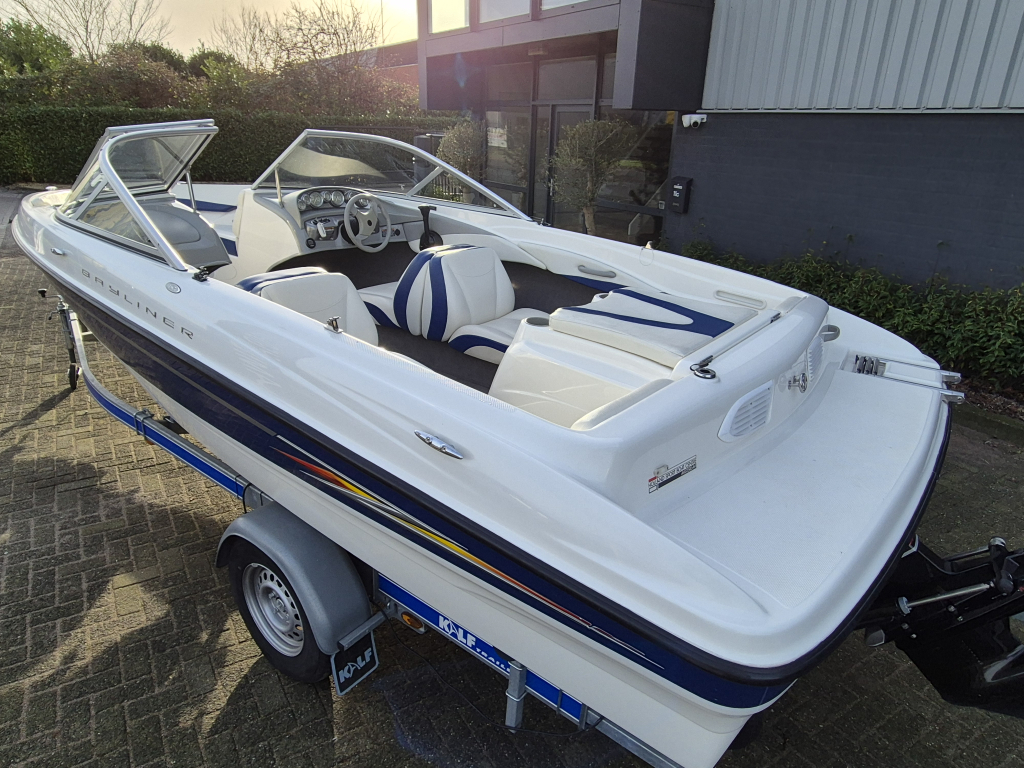 Bayliner 185 BR + Kalf 1800 geremde trailer Topstaat!