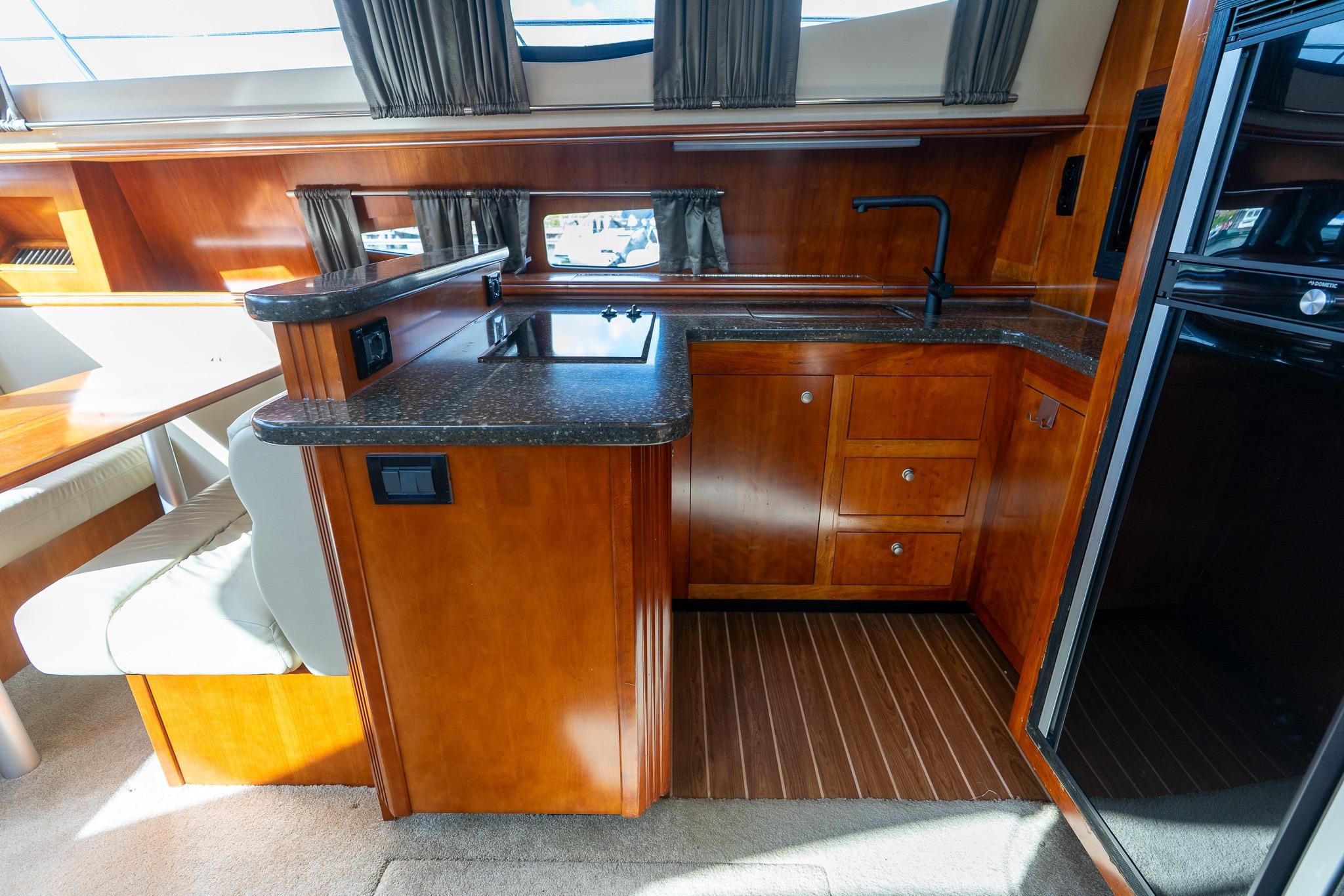 Cruisers Yachts 415 Express Motoryacht — foto 89 van 100