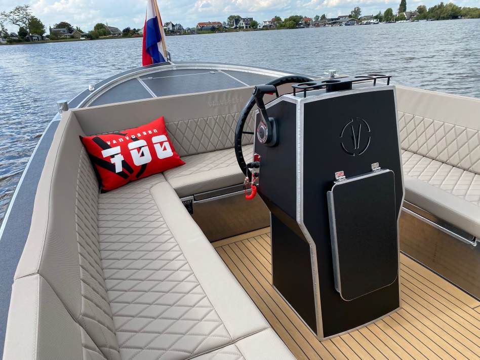 VanVossen 700 cabine sloep vaarklaar Suzuki 100pk — foto 4 van 23