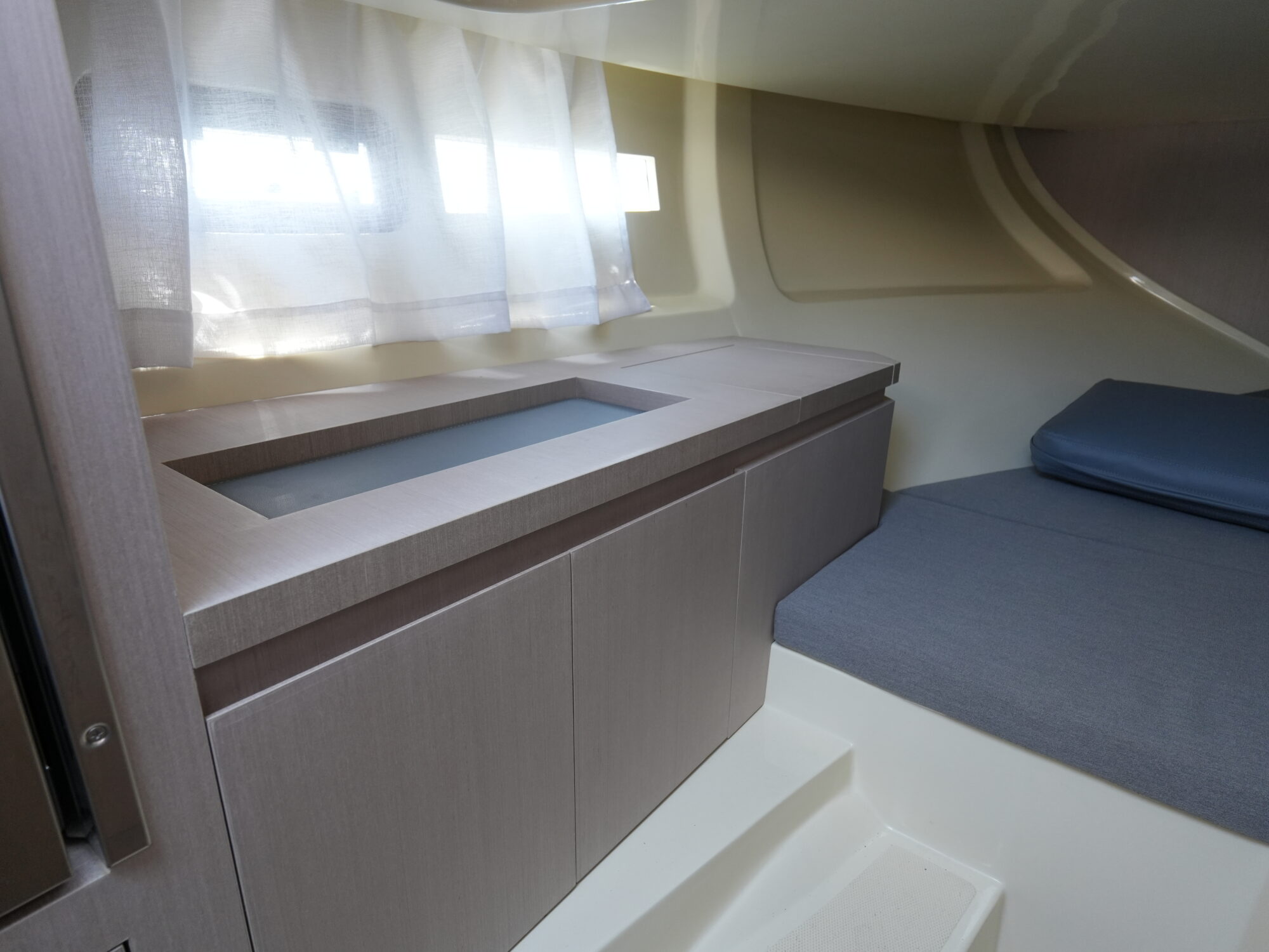 Invictus 270 CX — foto 28 van 38