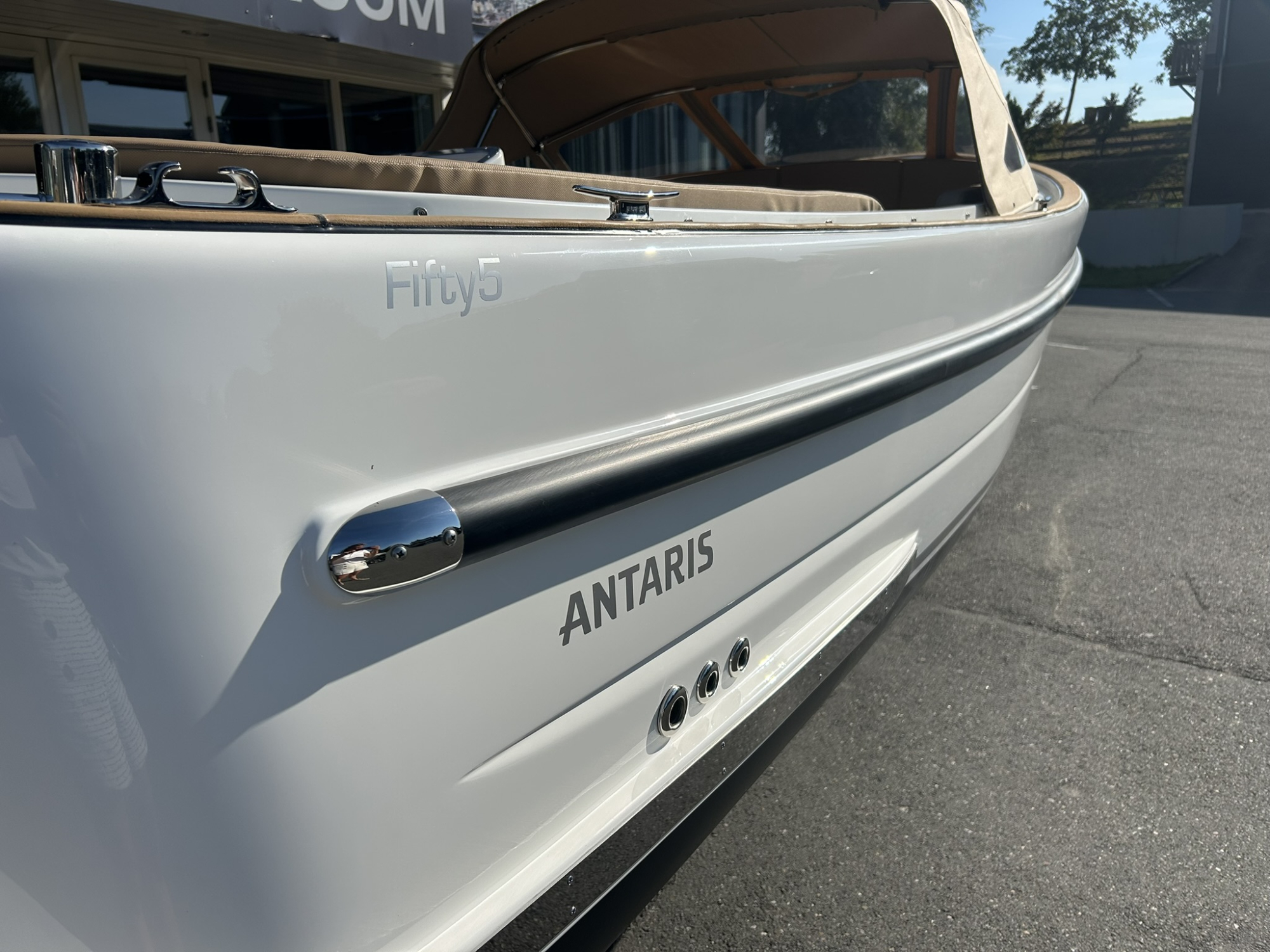Antaris Fifty5 met Vetus 27 pk wit met beige op voorraad — foto 5 van 9