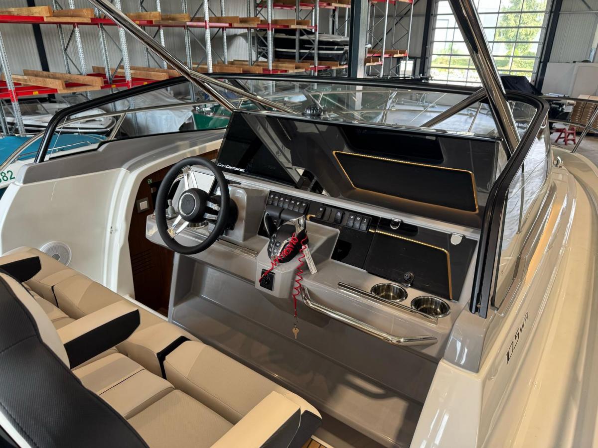 Jeanneau Cap Camarat 10.5 WA S2 op voorraad. Dit schip is aanwezig op de yamaha stand van hiswa te water 2026. — foto 13 van 35