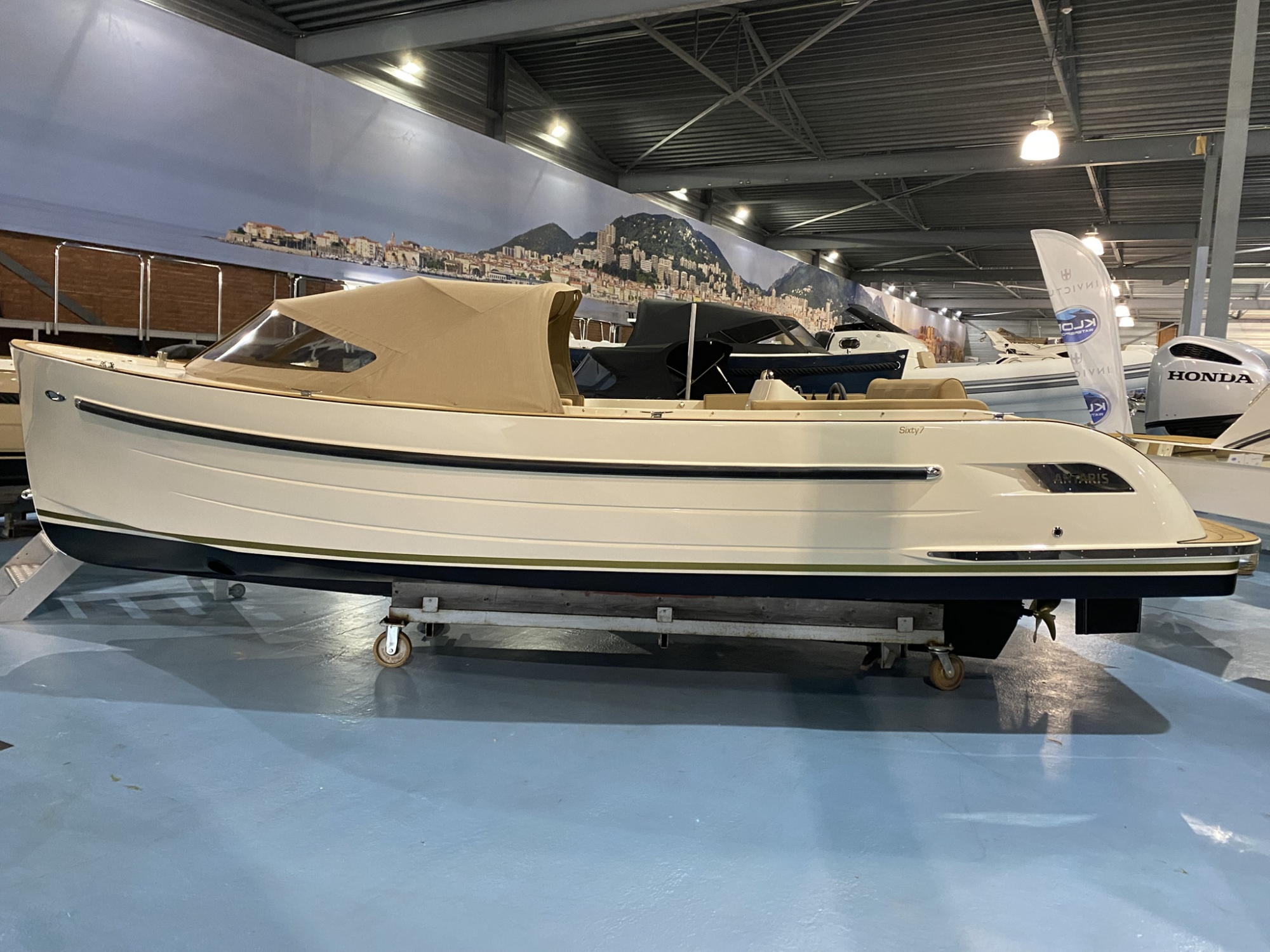 Antaris Sixty7 met Vetus 42 pk creme op voorraad!