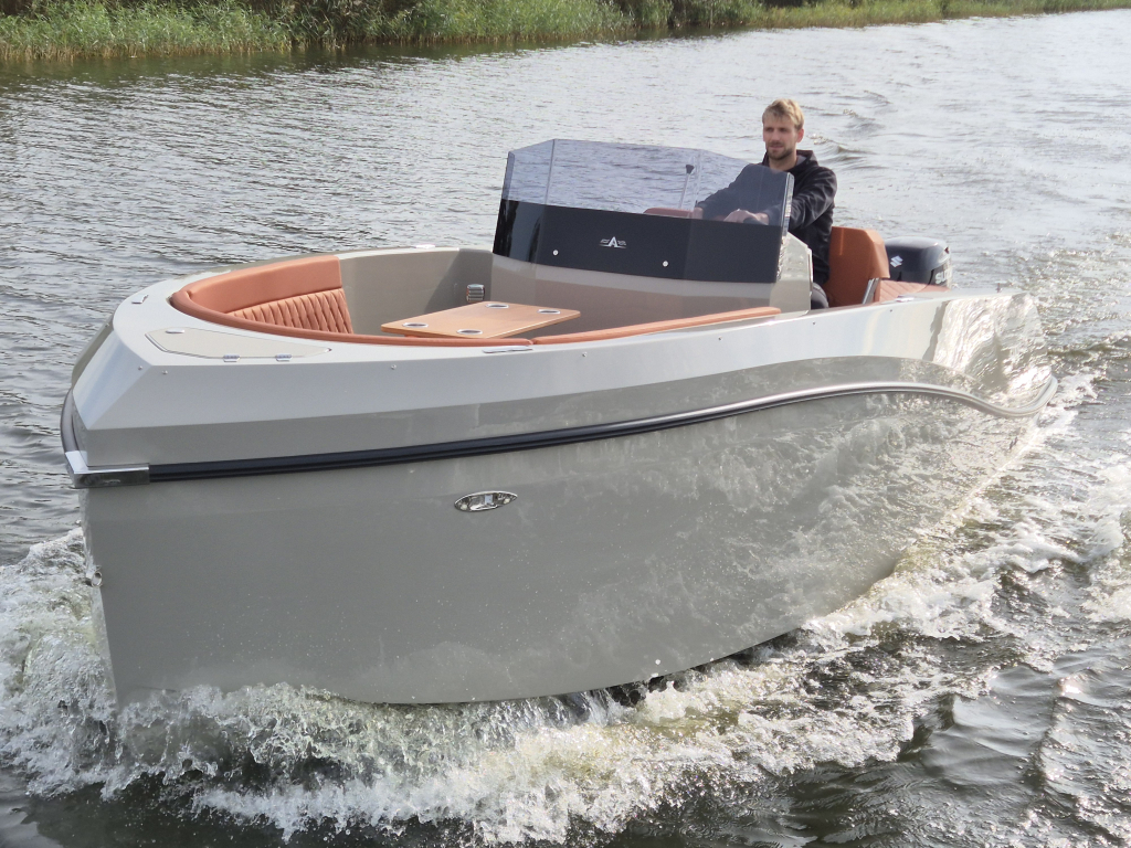 Giant 660 Tender | nieuwe Suzuki DF100 | vaarklaar DEMO — foto 2 van 24
