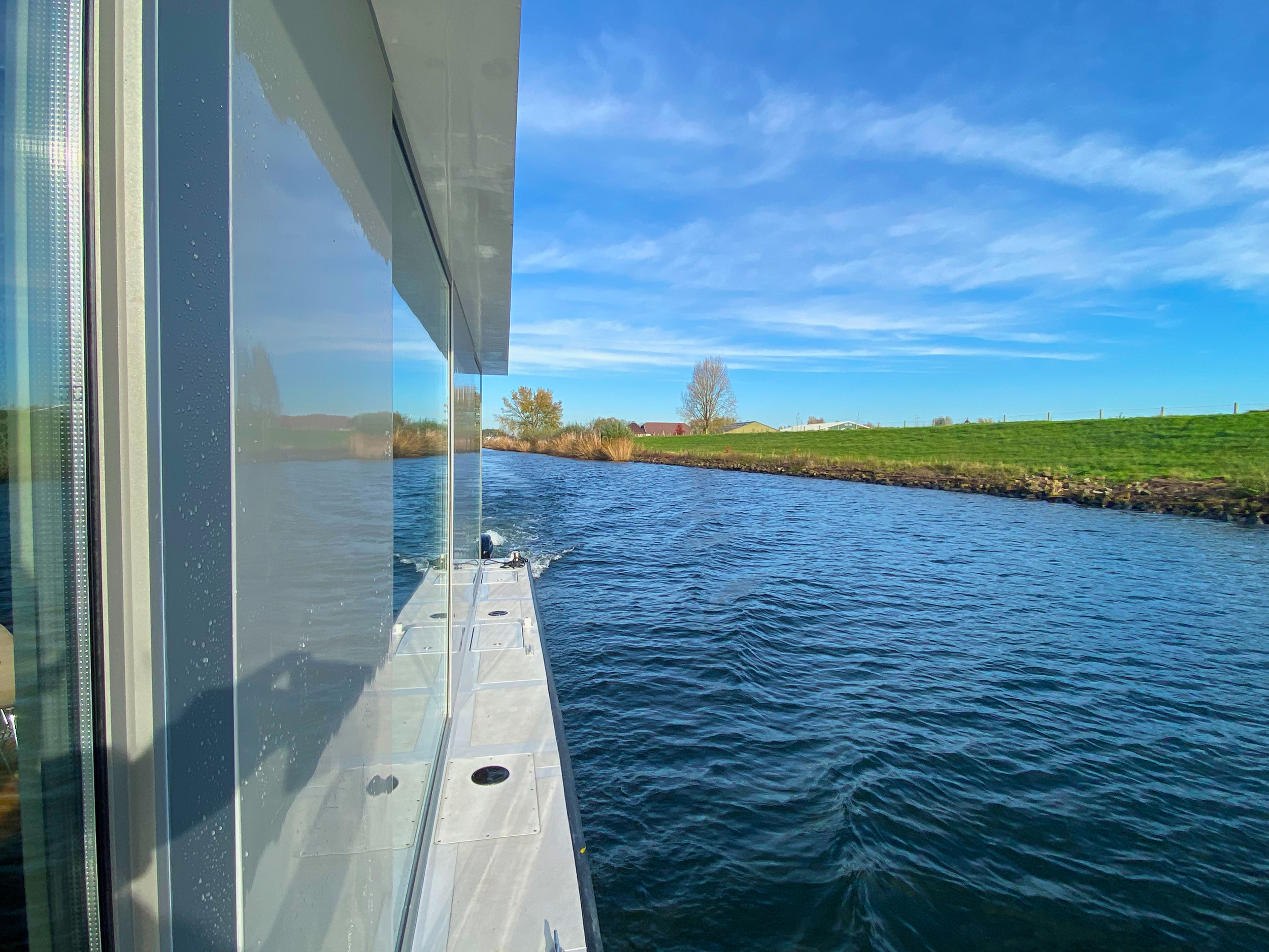AquaHome Comfort Houseboat — foto 15 van 18