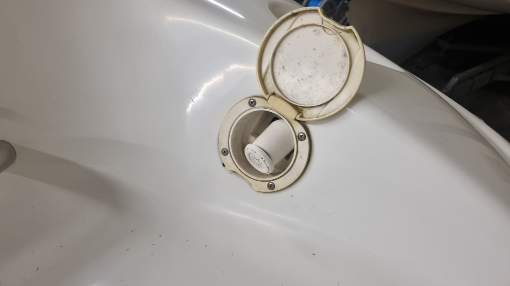 Mariah Z258 Shabah met MerCruiser 7,4 MPI DuoProp met 310pk (BOMVOL!) — foto 9 van 31