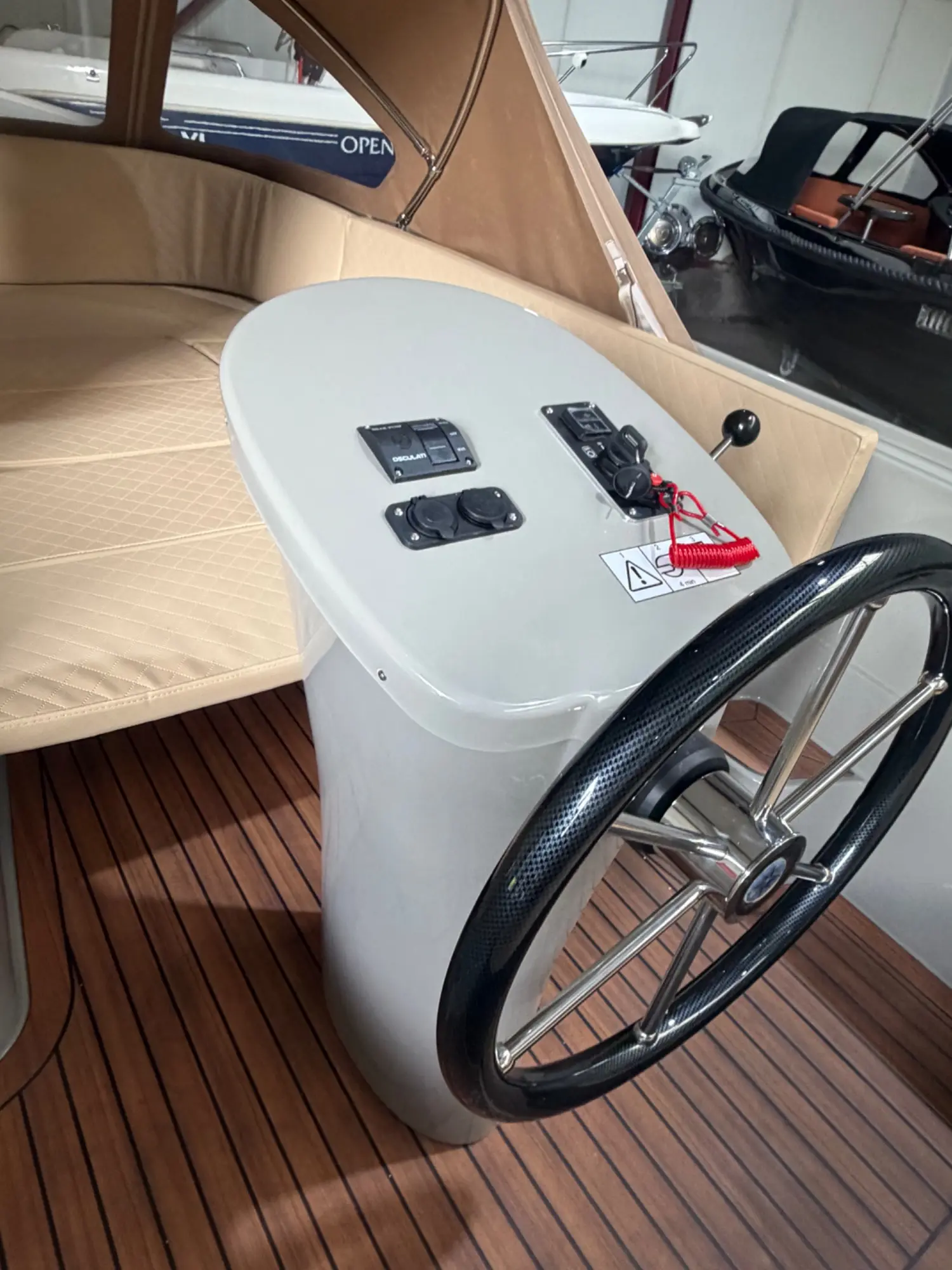 Maassloep 590 demo Honda 20pk van €22.950 voor €20.950,- — foto 7 van 13