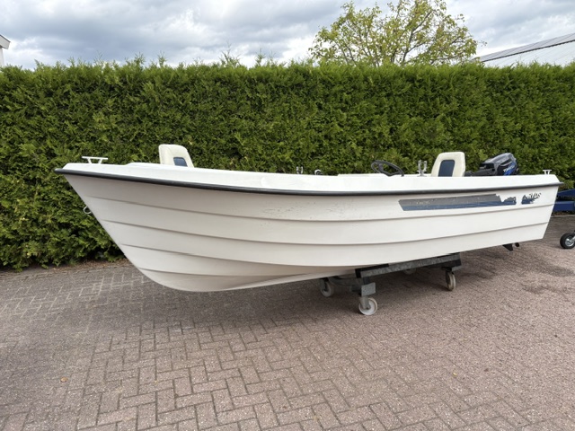 Ryds 435 met Tohatsu 9.8 PK 4 Takt met Tilt functie — foto 2 van 13