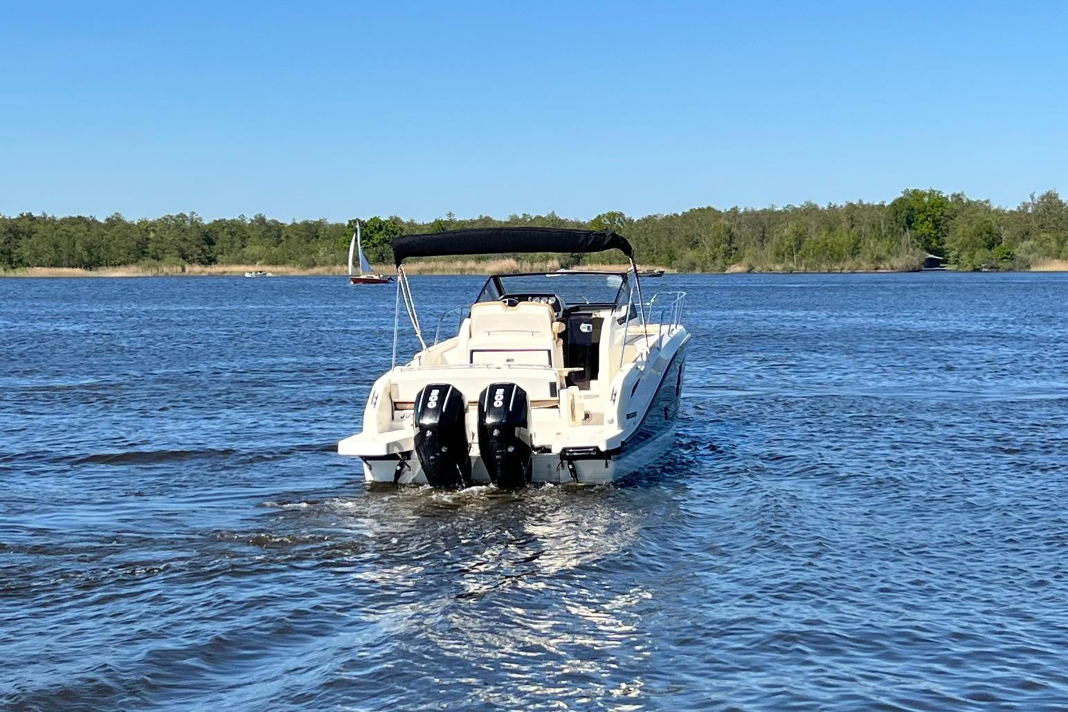 Quicksilver Activ 875 Sundeck — foto 10 van 20