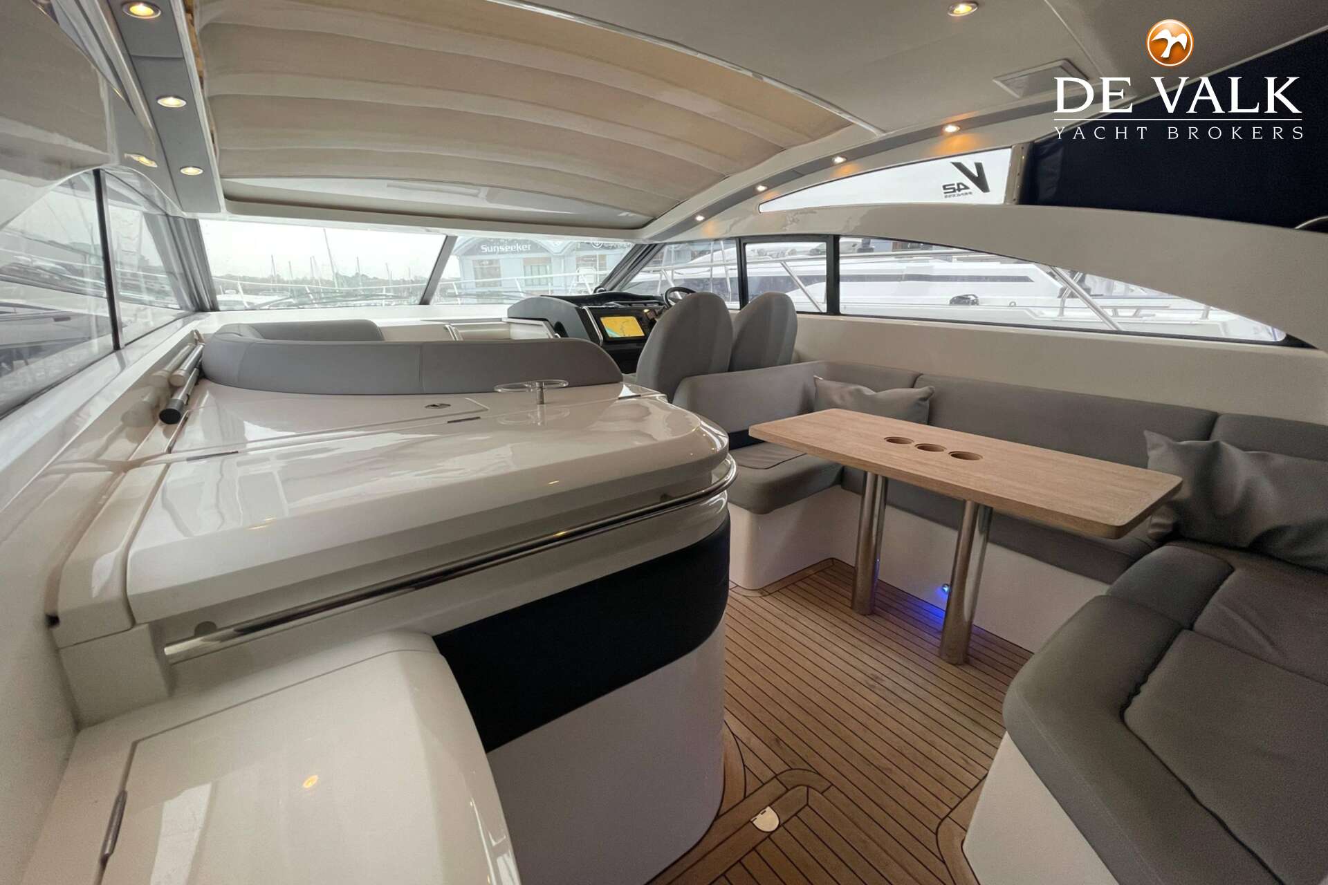Princess V42 — foto 11 van 30