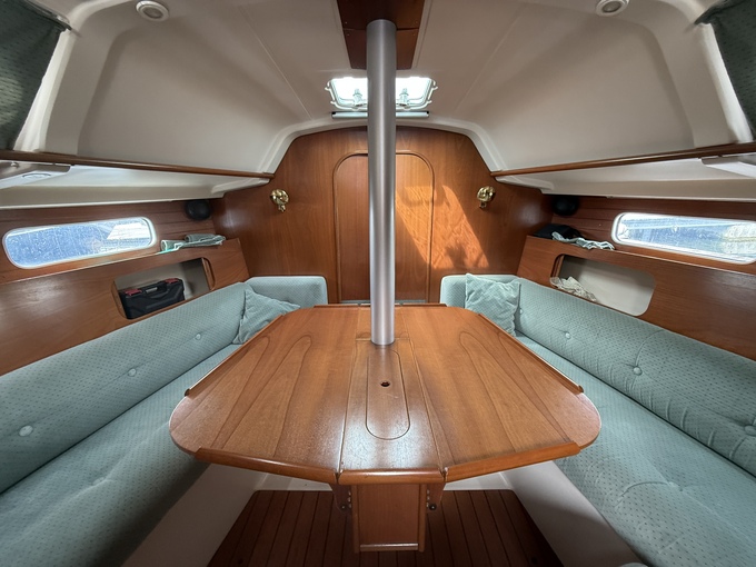 Beneteau Oceanis 321 — foto 3 van 12