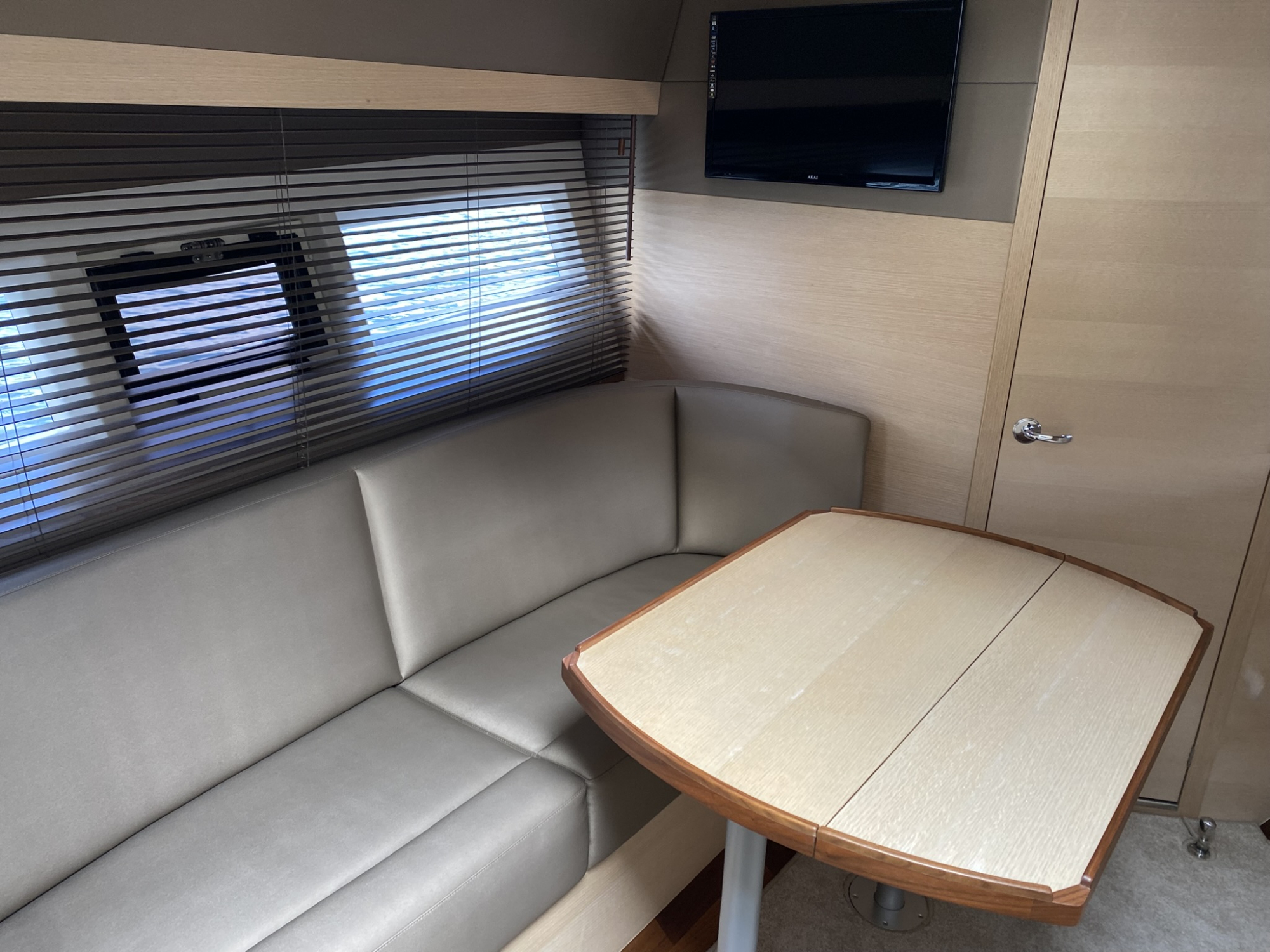 Galeon Yachts Galeon 325 HTS met 2 x Mercruiser 4.5l MPI 250 pk - Bouwjaar 2017 — foto 16 van 23