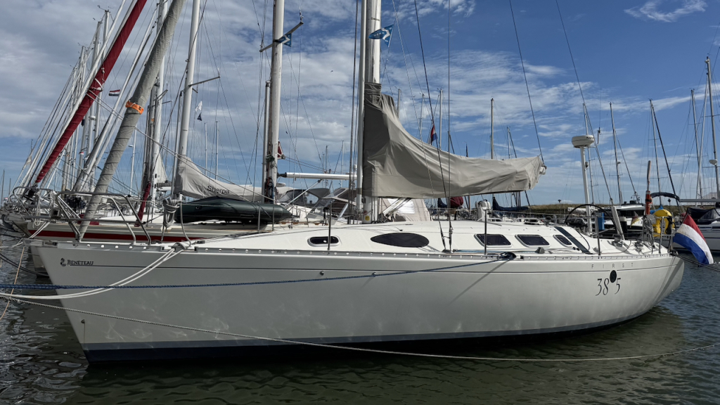 Beneteau First 38s5 — foto 1 van 24