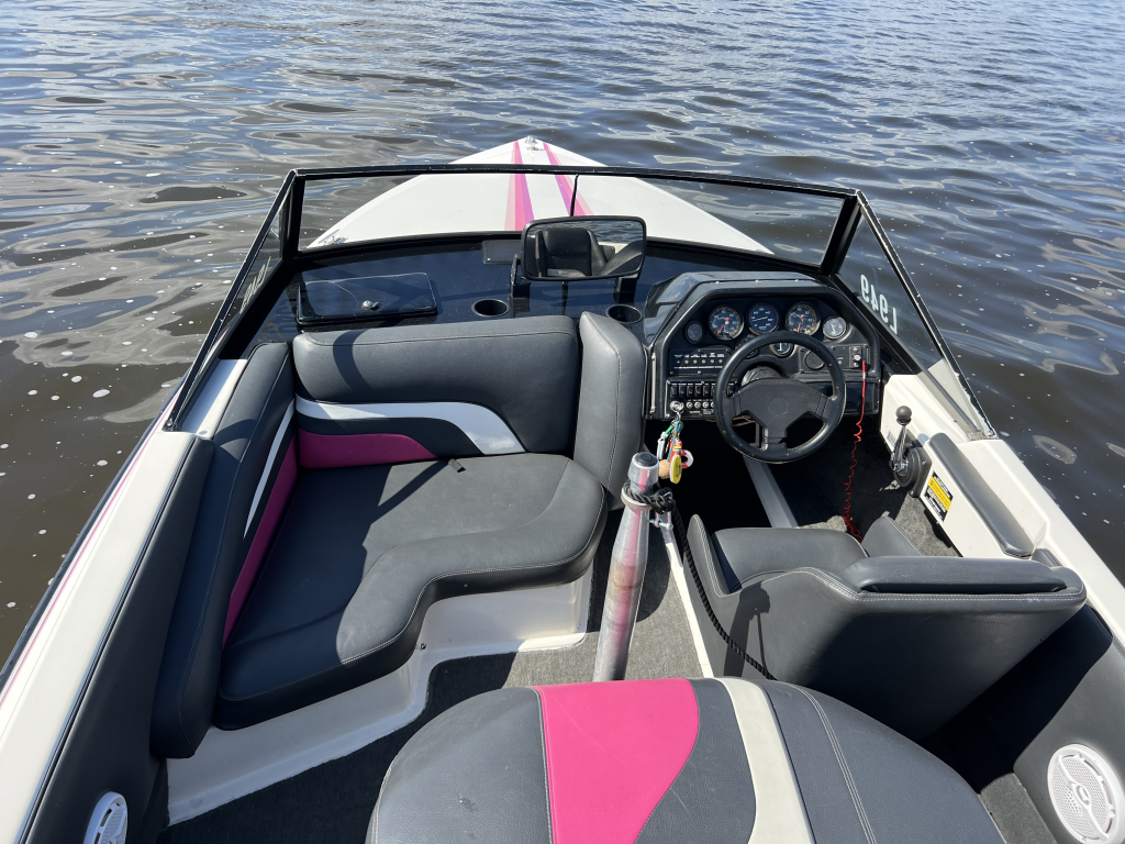 Malibu Euro F3 waterski boot v8 LPG/Benzine  — foto 11 van 22