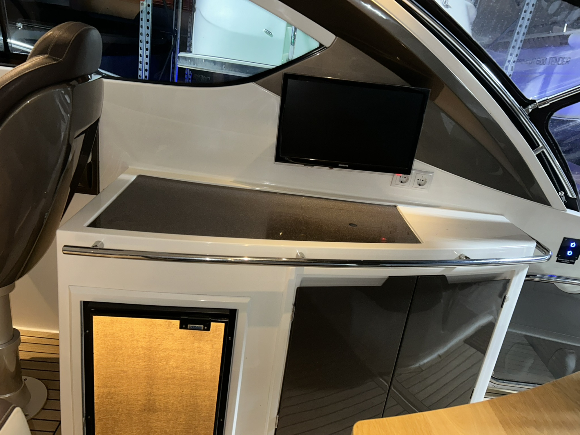 Galeon Yachts Galeon 325 HTS met Volvo Penta 370 pk — foto 11 van 17
