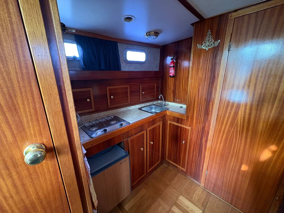 Molenmaker en Mantel kotter motorsailer — foto 9 van 25