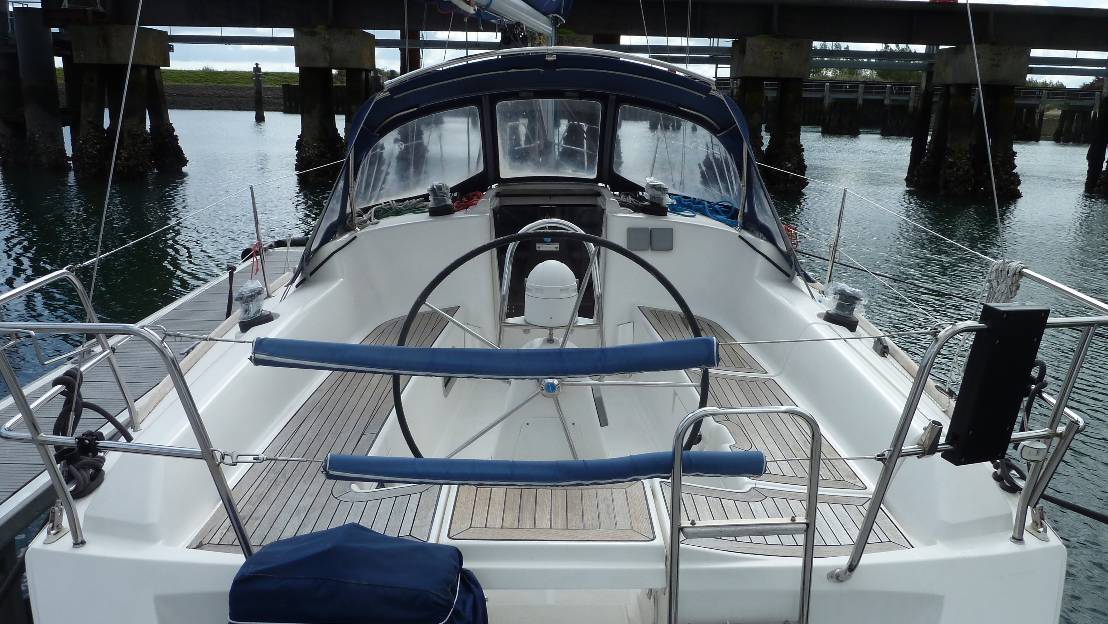 Dufour 325 Grand Large — foto 8 van 12